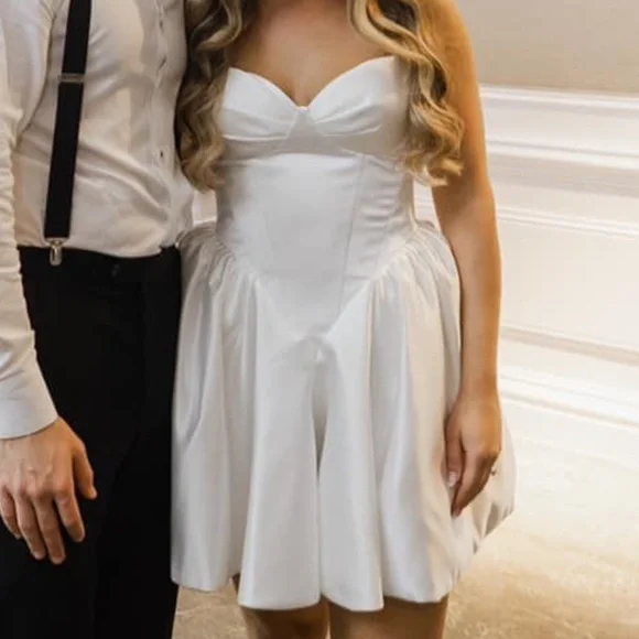 Elegant White Strapless Mini Dress - Picture 3 of 4